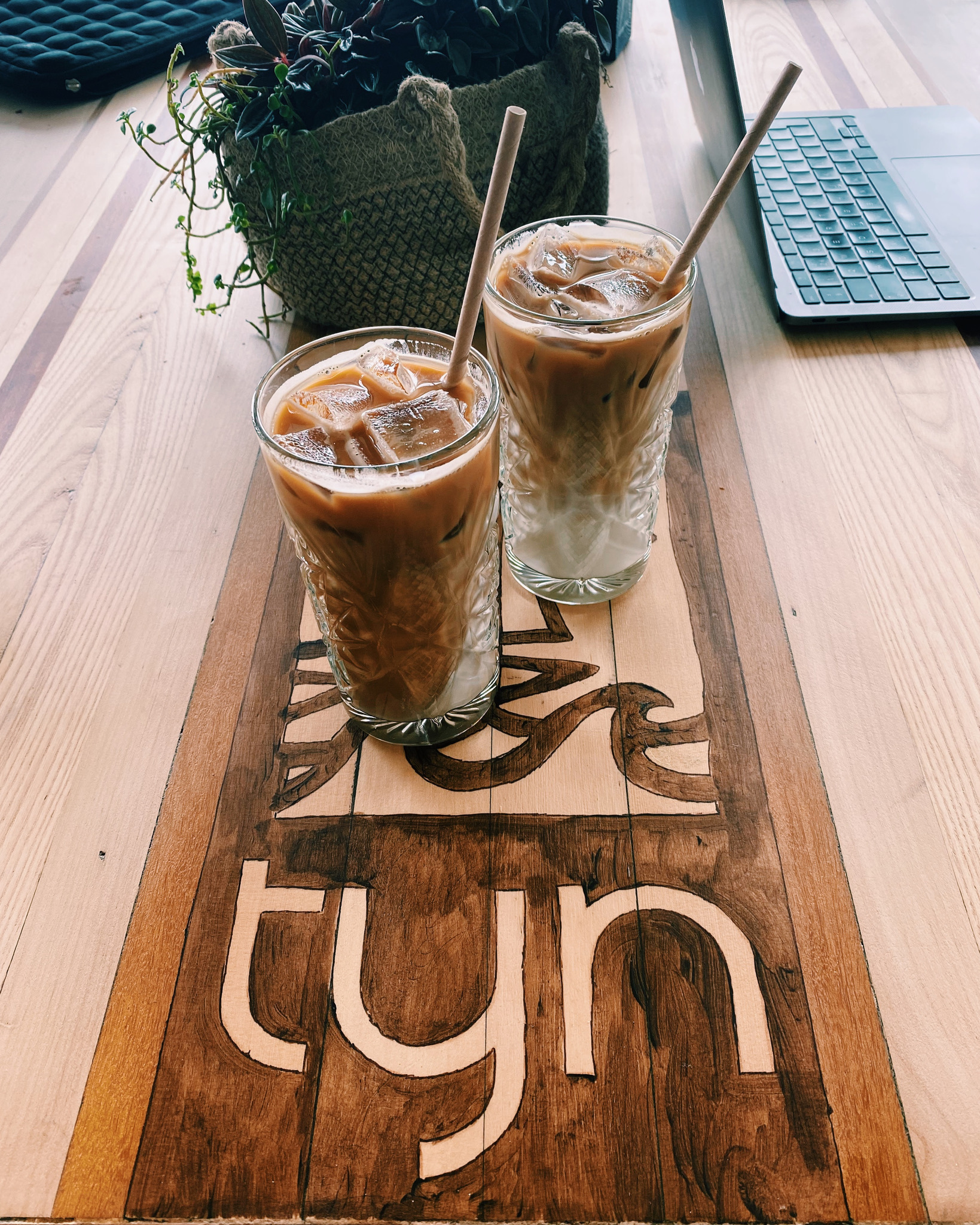 Van_luxe_koffies_tot_eenvoudige_arrangementen_kun_je_bij_Tijn_terecht_.jpeg