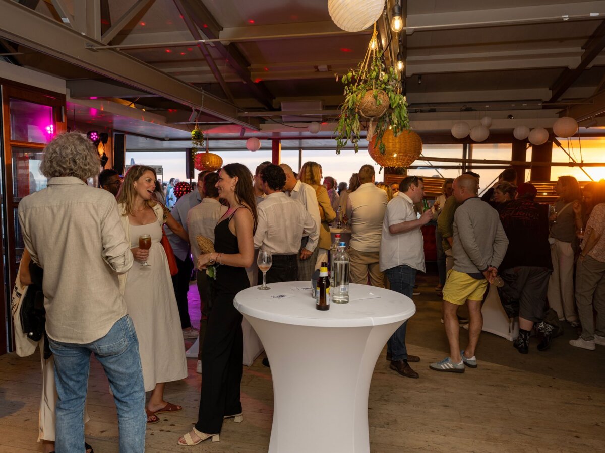 Gezellige borrel bij Tijn Akersloot, de perfecte feestlocatie in Zandvoort.