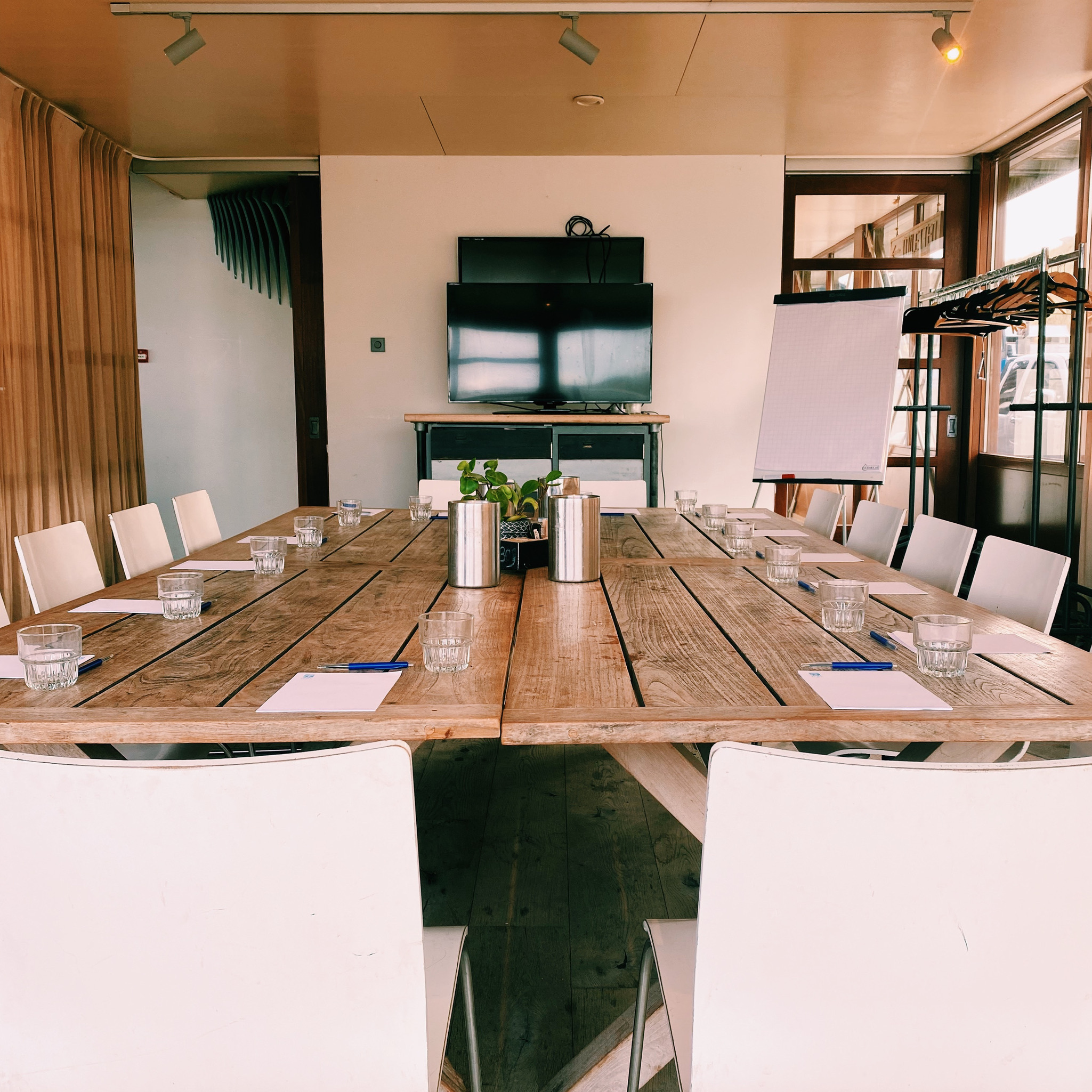 Kleine_ZuidZaal_Vergader_Opstelling_1.jpeg Kleine_ZuidZaal_Vergader_Opstelling_1.jpeg