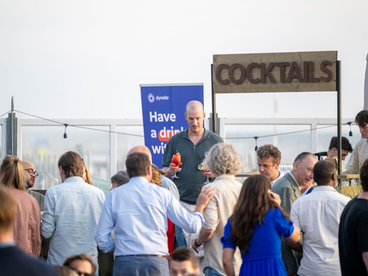 Geniet van een ontspannende borrel met zakelijke relaties op ons terras! 